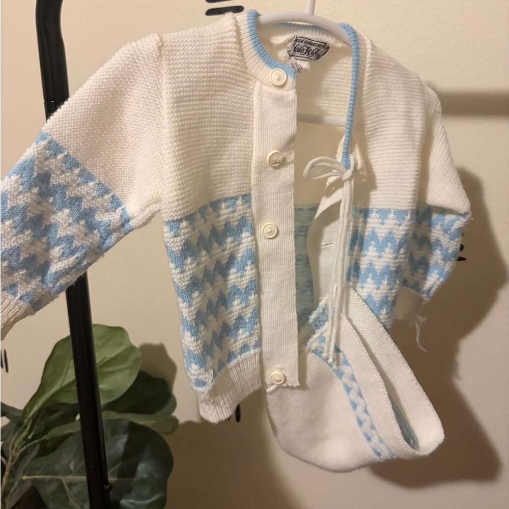 Saks Fifth Avenue White and Light Blue Kids Sweater